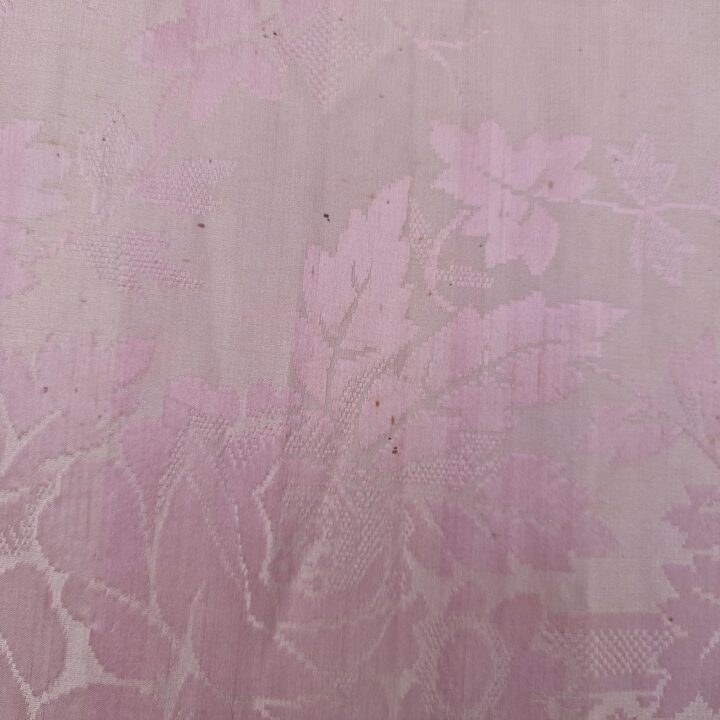 Antieke zijden damast sprei roze jacquard eind 19e eeuw passementerie franje met zijden kwastjes 210x230 cm