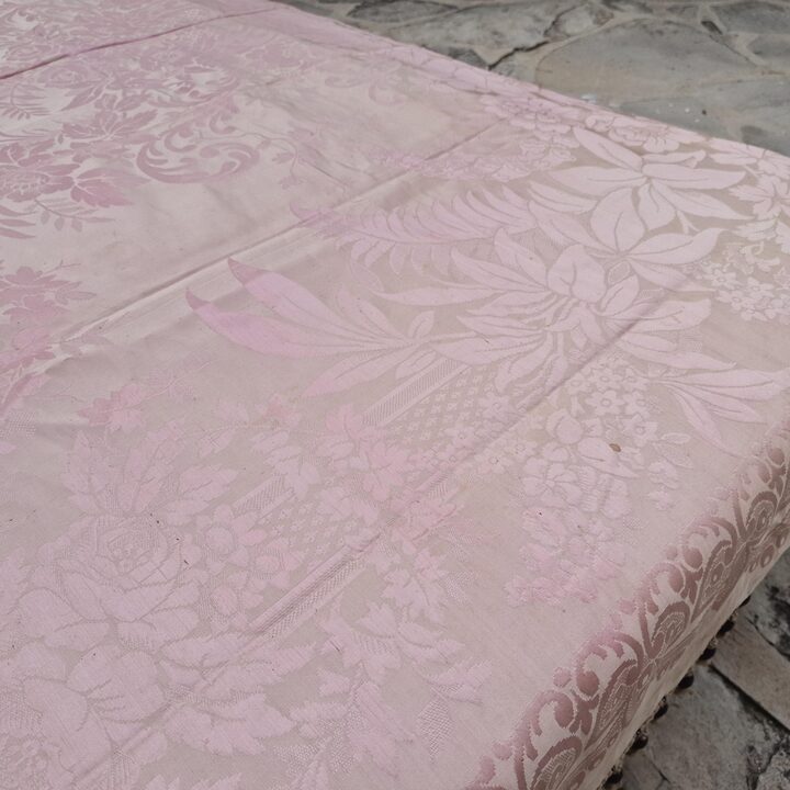 Antieke zijden damast sprei roze jacquard eind 19e eeuw passementerie franje met zijden kwastjes 210x230 cm