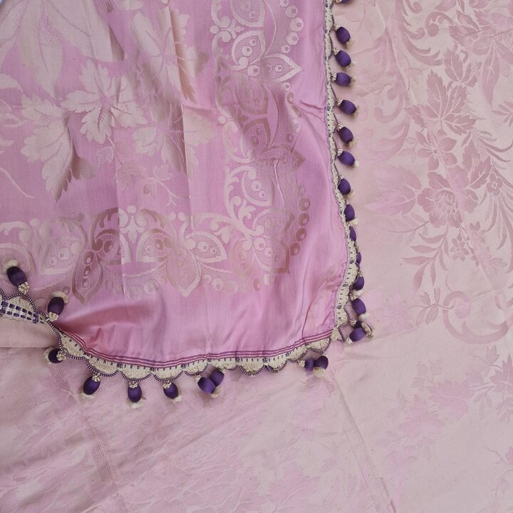 Antieke zijden damast sprei roze jacquard eind 19e eeuw passementerie franje met zijden kwastjes 210x230 cm