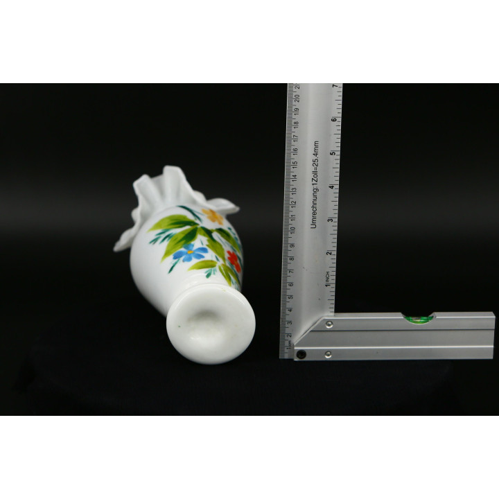 Vase en Verre Opalin des Années 1930 — Peint à la Main