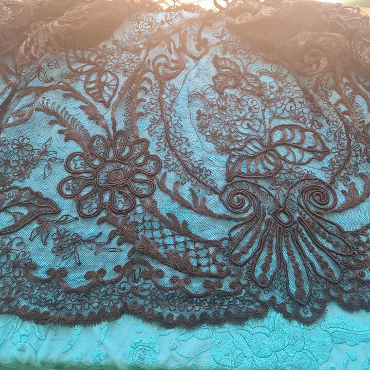 Panneau de Jupe en Dentelle de Soie Ancienne Tissu Chantilly Art Nouveau Demonte Broderie de Soie Noire sur Tulle 160x250x85 cm…
