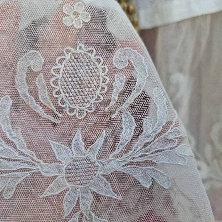 Antyczna Tunika Koszula Kapłańska, Szata Duchowna XIX Wiek, Biały Len Ręczna Koronka Jedwab Fuksja, Szeroka Bluza, Długość 80 cm