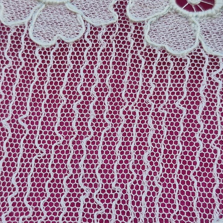 Antike klerikale Hemdtunika, Klerikerrobe 19 Jahrhundert, Weißes Leinen Fuchsiaseide Handspitze, Weite Bluse, Länge 80 cm