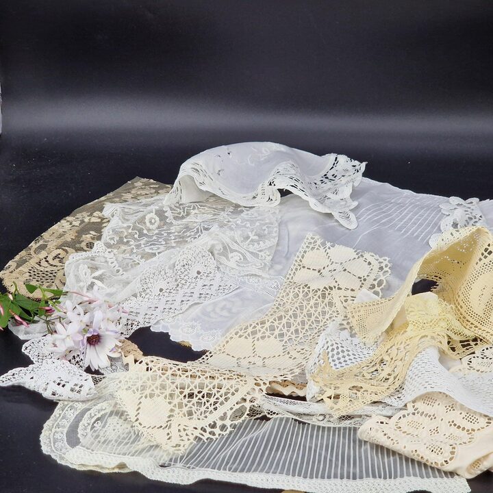 Antikes Spitzenreste Set 1900-1950, 20 Französische und Spanische Textilfragmente, Seidentüll, Leinen, Baumwollstickerei