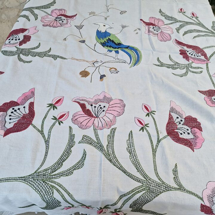 Colcha de Linho Antigo Bordada a Mao, Cubrecama Art Nouveau em Linho Caseiro com Passaro e Papoulas 240x260 cm