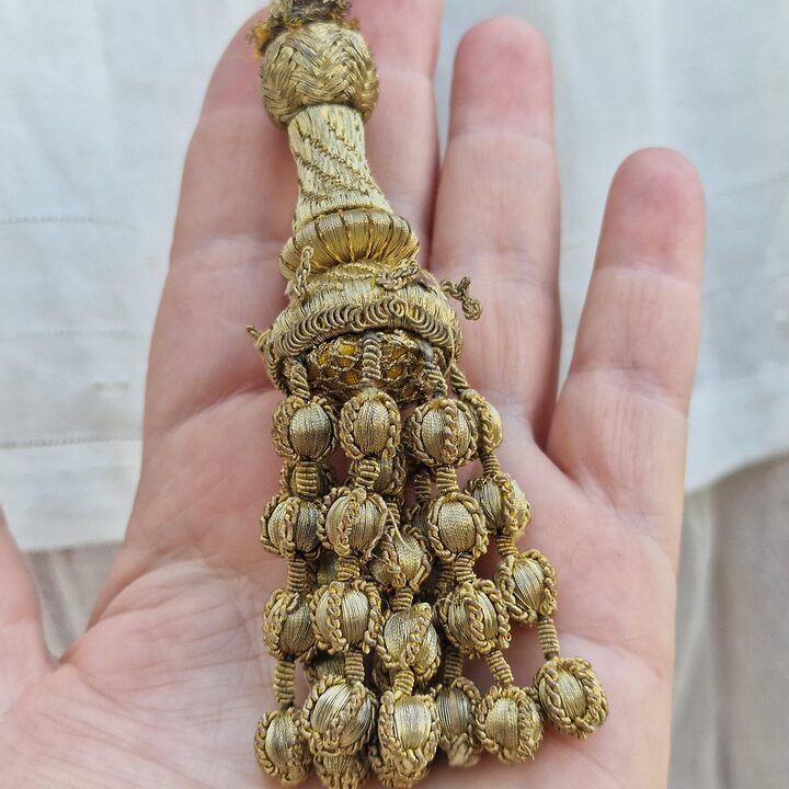 Antyczna Tunika Koszula Kapłańska, Szata Duchowna XIX Wiek, Biały Len Ręczna Koronka Jedwab Fuksja, Szeroka Bluza, Długość 80 cm