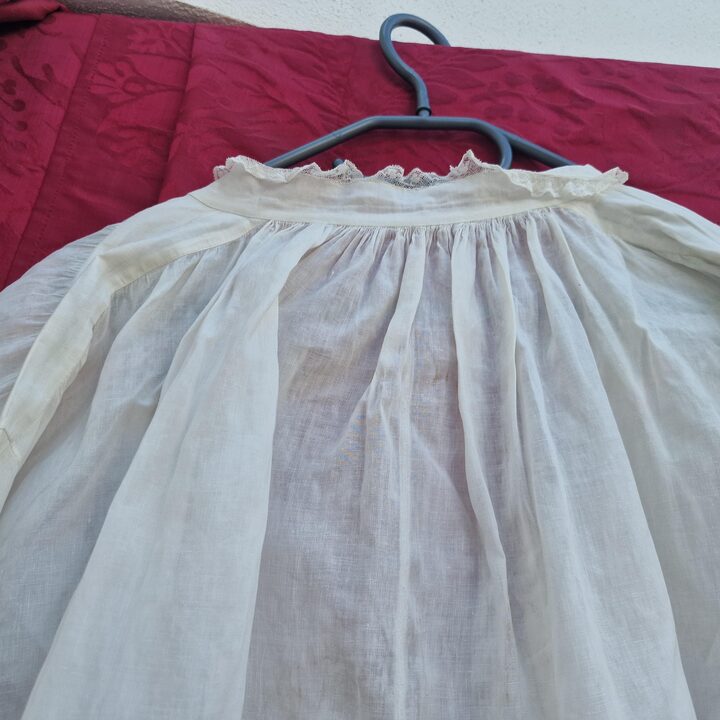 Antyczna Tunika Koszula Kapłańska, Szata Duchowna XIX Wiek, Biały Len Ręczna Koronka Jedwab Fuksja, Szeroka Bluza, Długość 80 cm