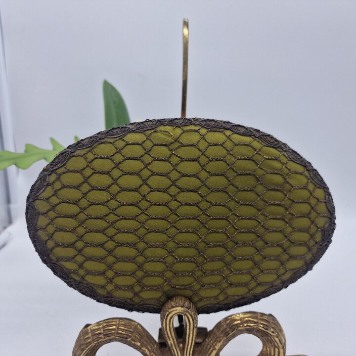 Caja de Joyas Antigua de Seda, Cofre de Tocador Victoriano con Encaje Metálico y Base de Papel Dorado, Alhajero Ovalado, Siglo…