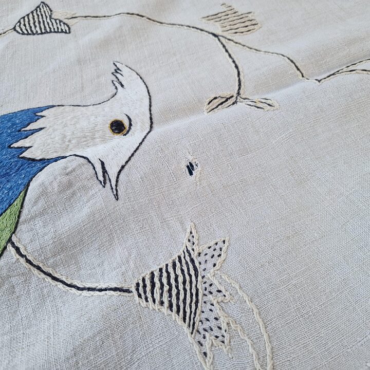 Colcha de Linho Antigo Bordada a Mao, Cubrecama Art Nouveau em Linho Caseiro com Passaro e Papoulas 240x260 cm