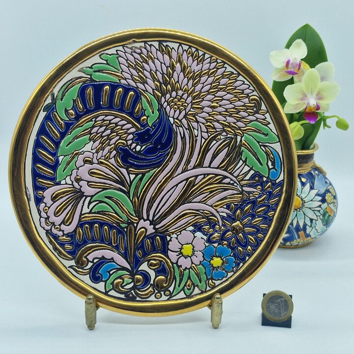 Dekoteller aus Keramik Artecer Sevilla, handbemalt mit Emaille und Echtgold, florales Cuerda Seca Design, Spanien