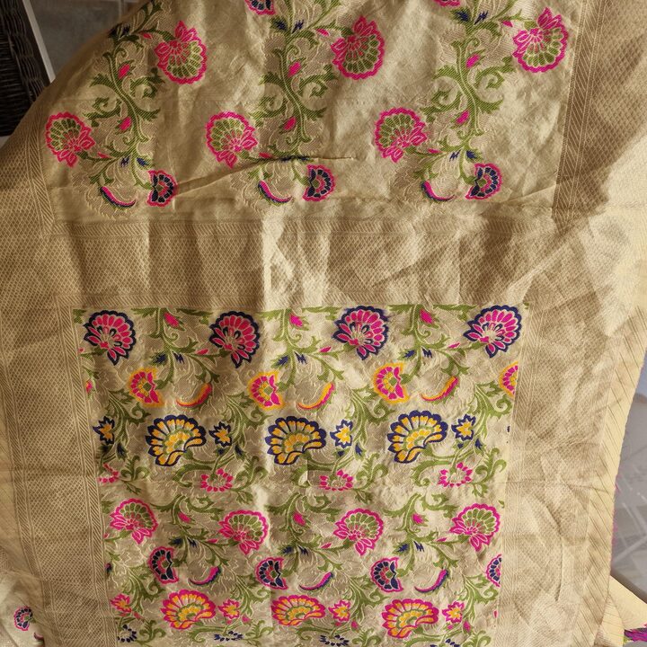 Szalik Vintage Jedwabny Dupatta Szal, Banarasi Złoty Brokat Kwiatowy, Indyjska Etola Ślubna Zari z Frędzlami, 220 x 60 cm