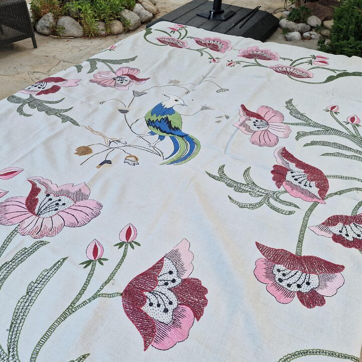 Colcha de Linho Antigo Bordada a Mao, Cubrecama Art Nouveau em Linho Caseiro com Passaro e Papoulas 240x260 cm