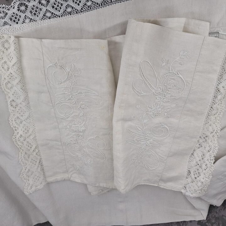 Antique Heavy Linen Bed Set with Hand Embroidery & Bobbin Lace - Sheet 230x250 cm and Pillowcase 160x42 cm