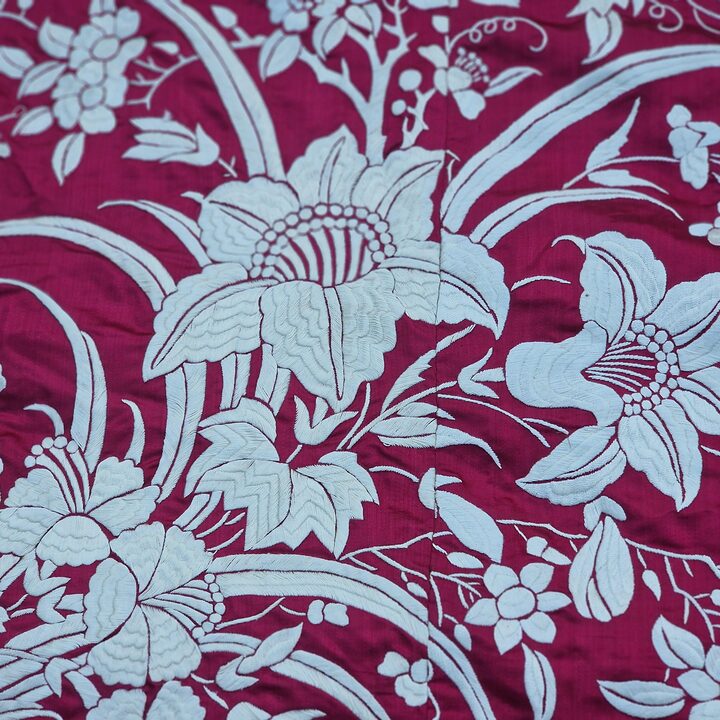 Antieke Zijden Canton Bedsprei - Handgeborduurde Chinese Zijden Dekbed - Rode Manila Sjaal Bedsprei met 23cm Franje - Circa 1900