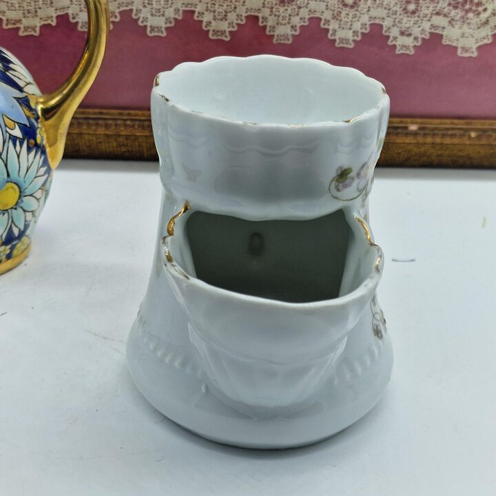 Antiker Rasierbecher Scuttle aus Porzellan, handbemalt mit Blumen und Gold, Rasierseifenschale für Barbershop Sammler, um 1910