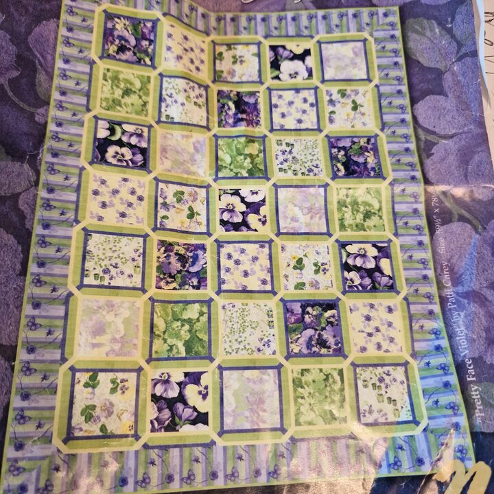 Vintage Hoffman French Quarter Stoffpaket - 36 Teile - Lila Blau Gelb Floral Stiefmütterchen - Seltener OOP Baumwolle
