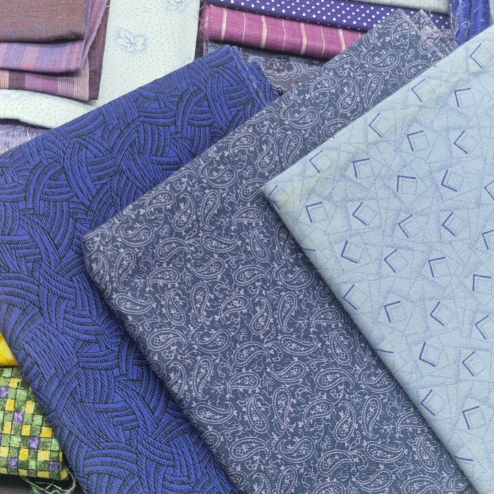 Vintage Hoffman French Quarter Stoffpaket - 36 Teile - Lila Blau Gelb Floral Stiefmütterchen - Seltener OOP Baumwolle