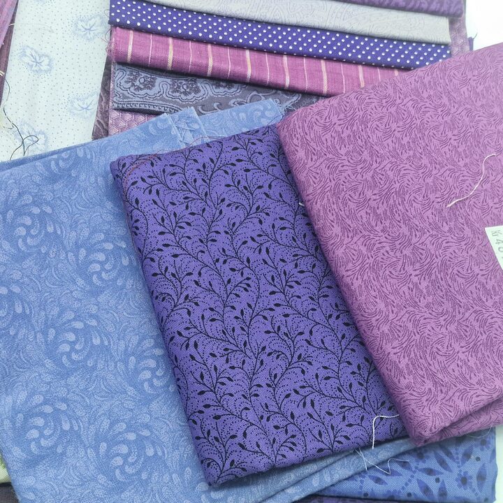 Vintage Hoffman French Quarter Stoffpaket - 36 Teile - Lila Blau Gelb Floral Stiefmütterchen - Seltener OOP Baumwolle