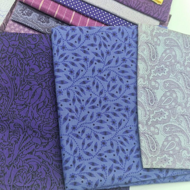 Vintage Hoffman French Quarter Stoffpaket - 36 Teile - Lila Blau Gelb Floral Stiefmütterchen - Seltener OOP Baumwolle