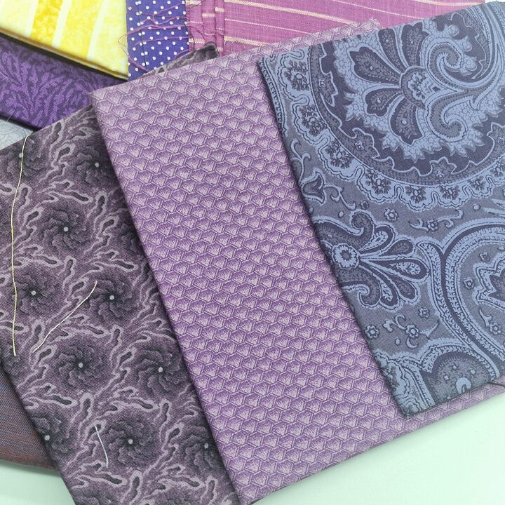 Vintage Hoffman French Quarter Stoffpaket - 36 Teile - Lila Blau Gelb Floral Stiefmütterchen - Seltener OOP Baumwolle