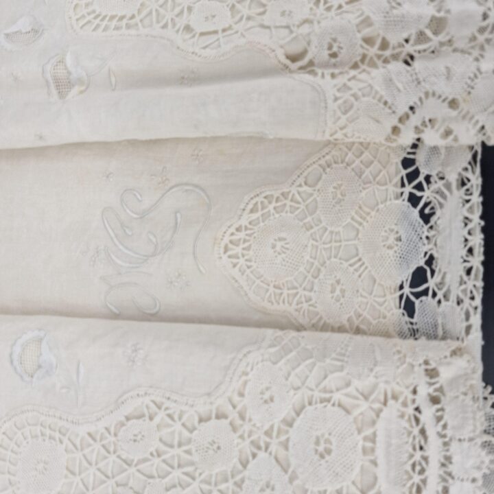 Antique Art Deco Spanish noble trousseau linen set, massive handmade bobbin lace, hand embroidered MCS monogram, unused NOS 192…