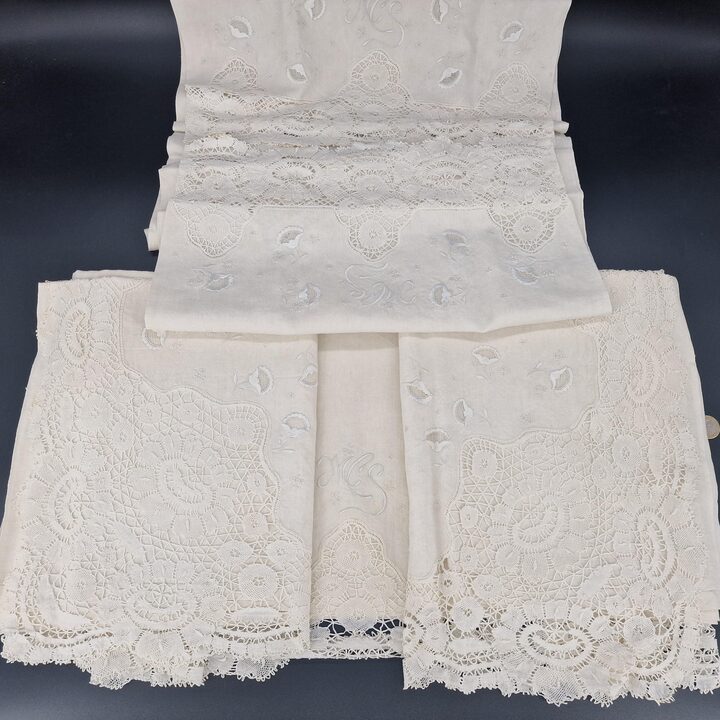 Antique Art Deco Spanish noble trousseau linen set, massive handmade bobbin lace, hand embroidered MCS monogram, unused NOS 192…