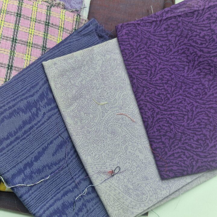 Lote de Tecidos Vintage Hoffman French Quarter - 36 Peças - Algodão Floral Roxo Azul Amarelo - Raro OOP
