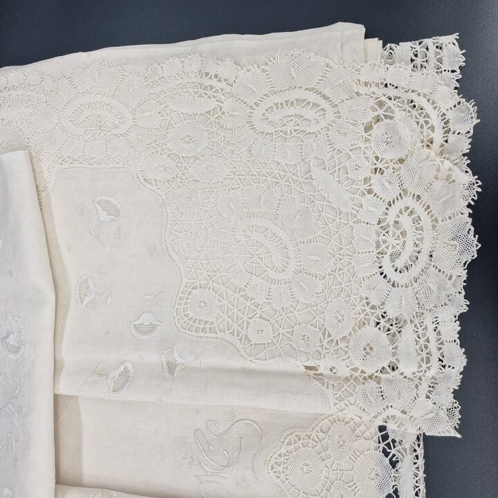 Antique Art Deco Spanish noble trousseau linen set, massive handmade bobbin lace, hand embroidered MCS monogram, unused NOS 192…