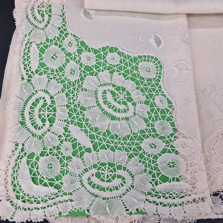 Antique Art Deco Spanish noble trousseau linen set, massive handmade bobbin lace, hand embroidered MCS monogram, unused NOS 192…