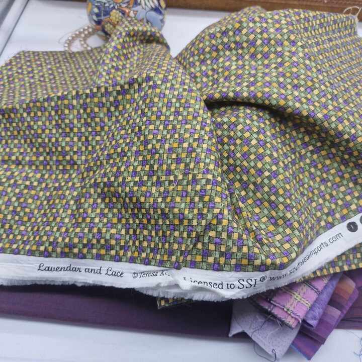 Lote de Tecidos Vintage Hoffman French Quarter - 36 Peças - Algodão Floral Roxo Azul Amarelo - Raro OOP
