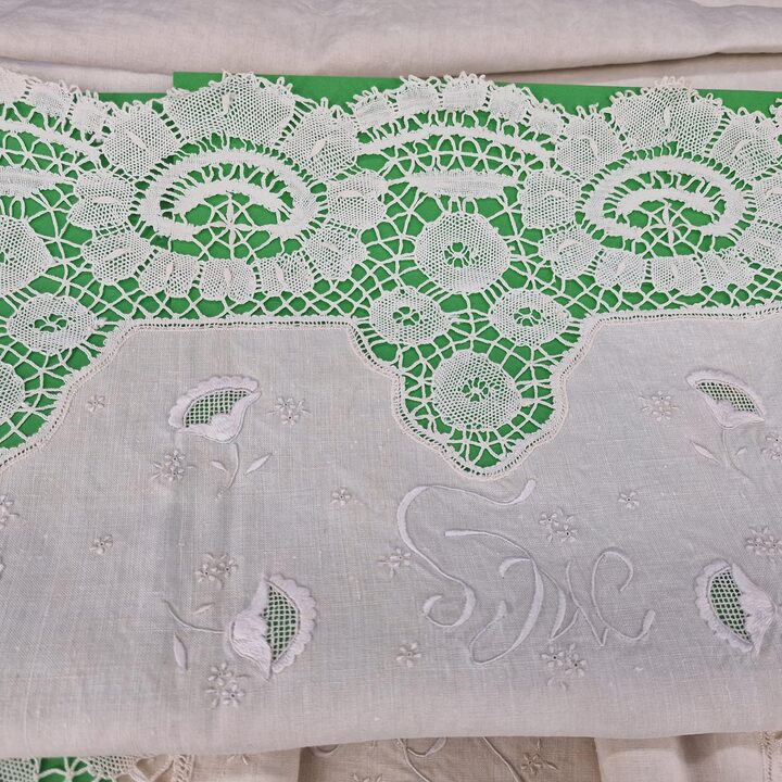 Antique Art Deco Spanish noble trousseau linen set, massive handmade bobbin lace, hand embroidered MCS monogram, unused NOS 192…