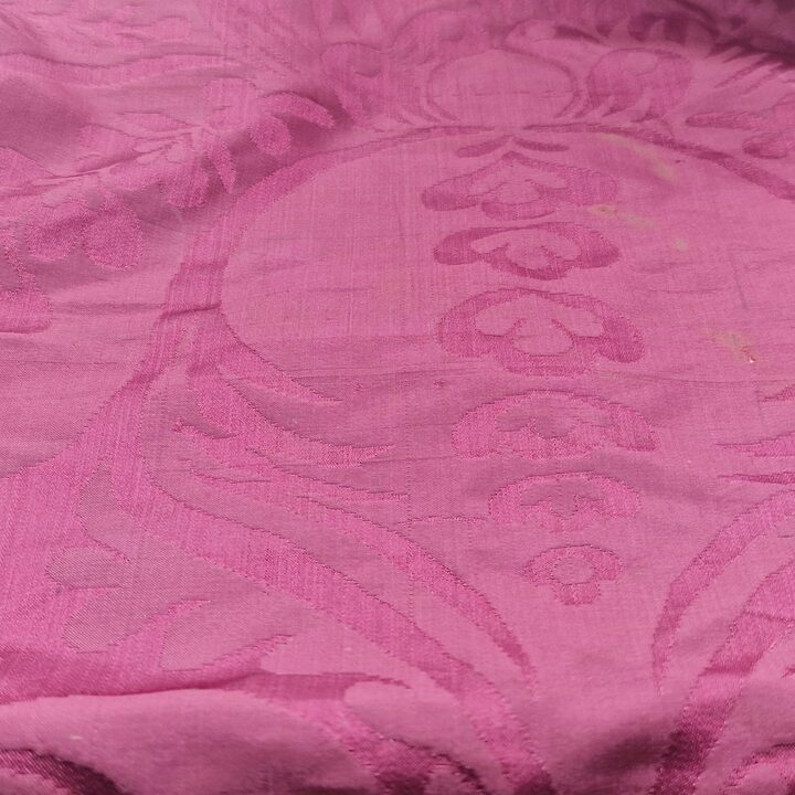 Pannello in Seta Damascata del XIX Secolo, Tessuto di Seta Magenta per Restauro Storico e Cucito, Antico, 260 x 50 cm
