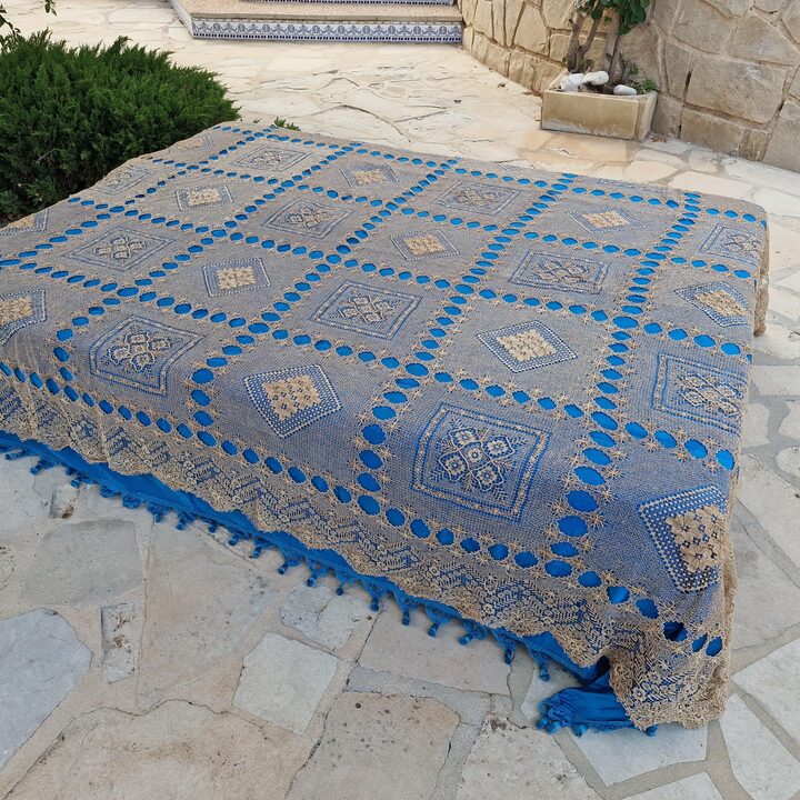 Antique Filet Lace Bedspread Coverlet, 19th Century Handmade Linen Curtain Panel, French Country Cottage Bedding, 240x220 cm.