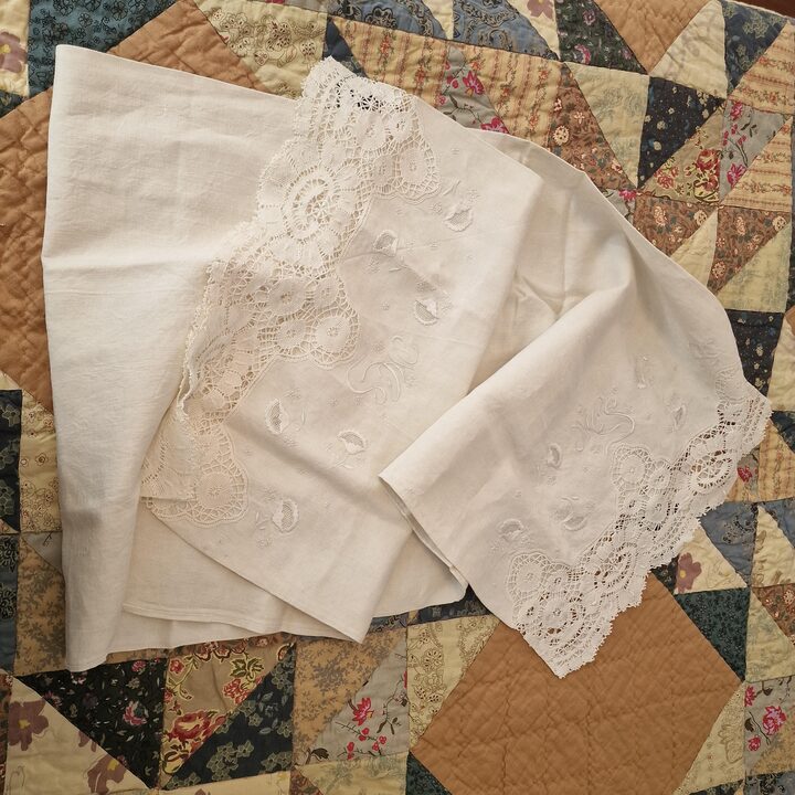 Antique Art Deco Spanish noble trousseau linen set, massive handmade bobbin lace, hand embroidered MCS monogram, unused NOS 192…