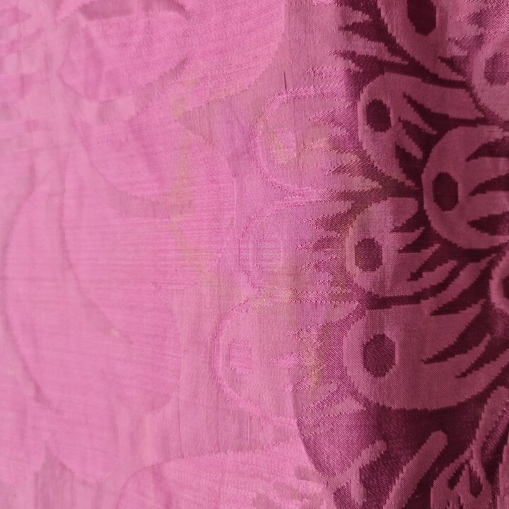 Pannello in Seta Damascata del XIX Secolo, Tessuto di Seta Magenta per Restauro Storico e Cucito, Antico, 260 x 50 cm