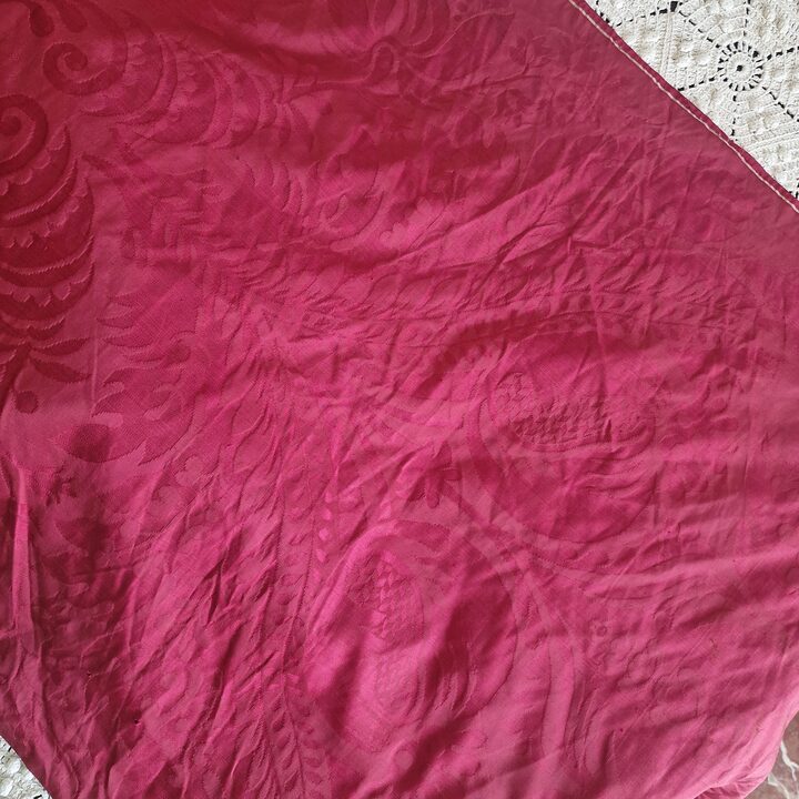 Antikes Seidendamast-Paneel 19. Jahrhundert, Magenta Seidenstoff für historische Restaurierung und Handarbeit, 260 x 50 cm