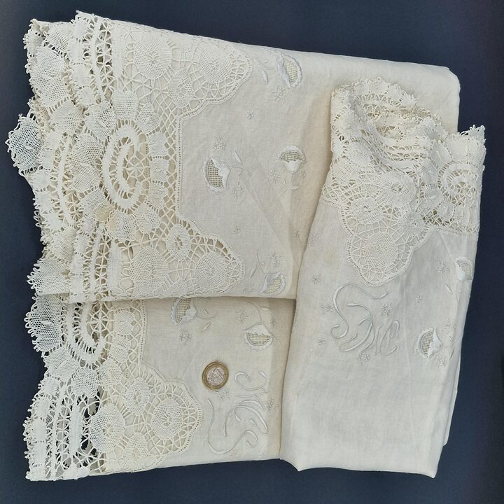 Antique Art Deco Spanish noble trousseau linen set, massive handmade bobbin lace, hand embroidered MCS monogram, unused NOS 192…