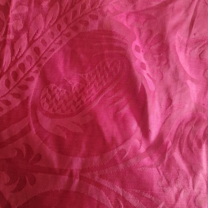 Pannello in Seta Damascata del XIX Secolo, Tessuto di Seta Magenta per Restauro Storico e Cucito, Antico, 260 x 50 cm