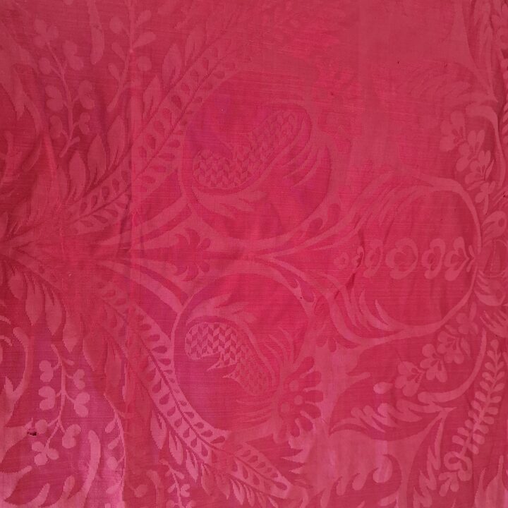 Pannello in Seta Damascata del XIX Secolo, Tessuto di Seta Magenta per Restauro Storico e Cucito, Antico, 260 x 50 cm