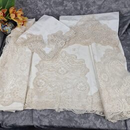 Museum Quality Antique Spanish Bobbin Lace Bedding Set - Handmade Encaje de Bolillos - 1950s Fine Linen Sheet & 3 Pillowcases -…