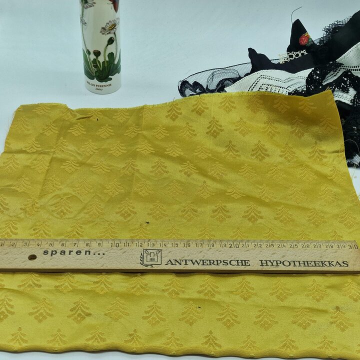 Antique Lace Fragments and Vintage Fabric Remnants, 15 Pieces Silk Jacquard and Handmade Bobbin Lace Set for Sewing and Crafting