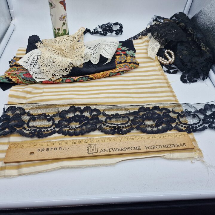 Antique Lace Fragments and Vintage Fabric Remnants, 15 Pieces Silk Jacquard and Handmade Bobbin Lace Set for Sewing and Crafting