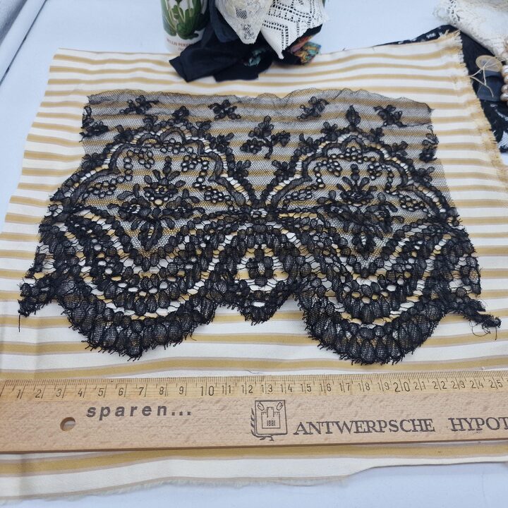 Antique Lace Fragments and Vintage Fabric Remnants, 15 Pieces Silk Jacquard and Handmade Bobbin Lace Set for Sewing and Crafting