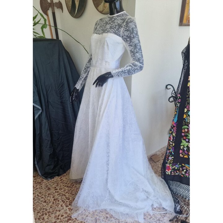 Vintage Brautkleid, Handgemachtes Spitzenhochzeitskleid 1970er, Groesse S mit Satinknoepfen und Langen Aermeln