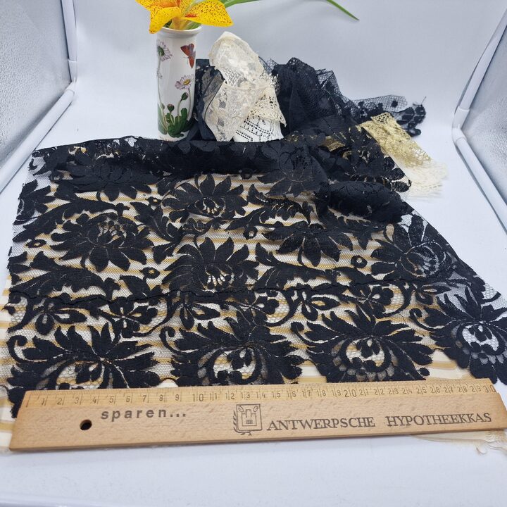 Antique Lace Fragments and Vintage Fabric Remnants, 15 Pieces Silk Jacquard and Handmade Bobbin Lace Set for Sewing and Crafting