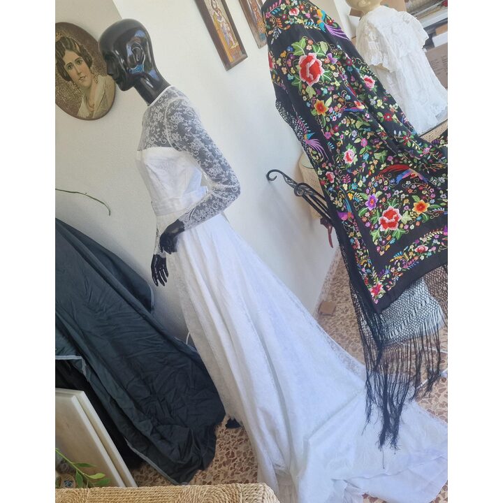 Robe de Mariee Vintage, Robe de Mariage en Dentelle Fait Main Annees 70, Taille S avec Boutons en Satin et Manches Longues