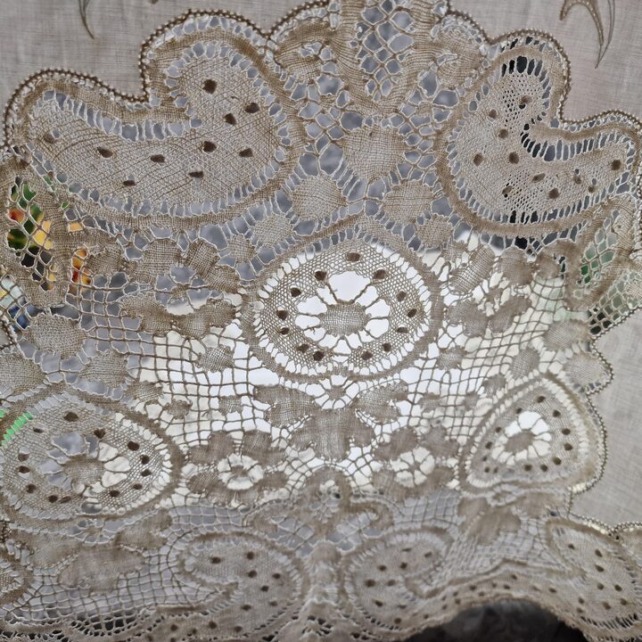 Museum Quality Antique Spanish Bobbin Lace Bedding Set - Handmade Encaje de Bolillos - 1950s Fine Linen Sheet & 3 Pillowcases -…