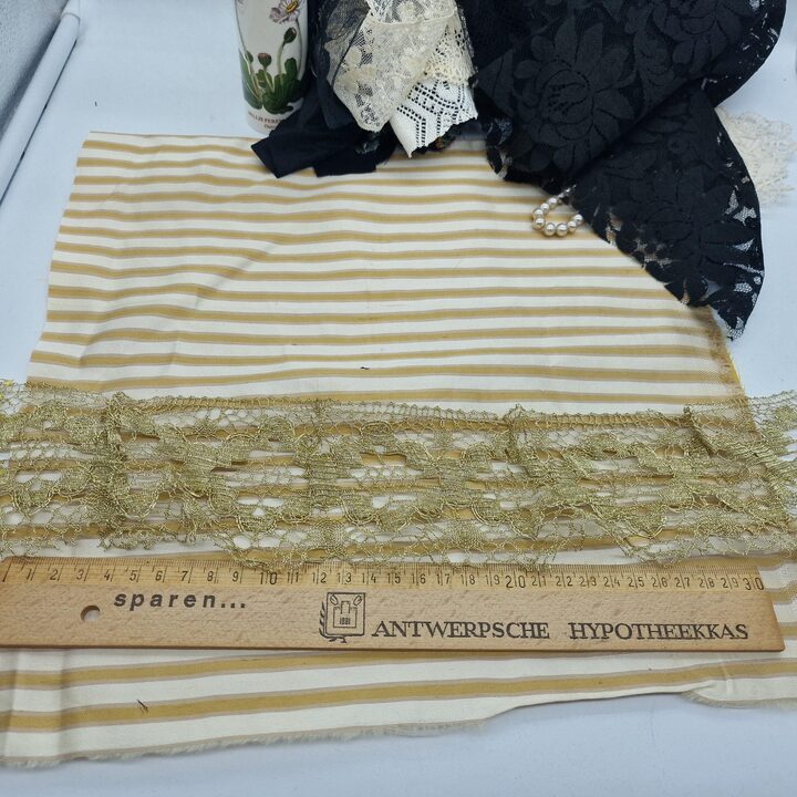 Antique Lace Fragments and Vintage Fabric Remnants, 15 Pieces Silk Jacquard and Handmade Bobbin Lace Set for Sewing and Crafting