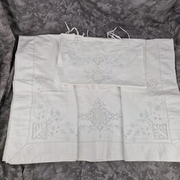 Conjunto de Cama em Algodão Bordado à Mão Anos 60 com Monograma LR
