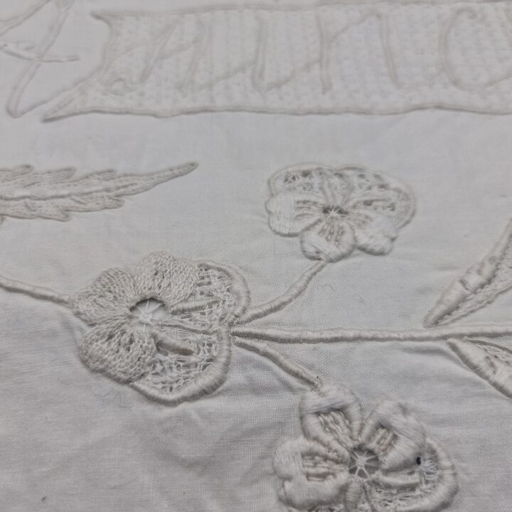 Federa per Cuscino a Rullo Antica in Cotone Ricamata a Mano Asuncion - Ricamo Bianco Floreale